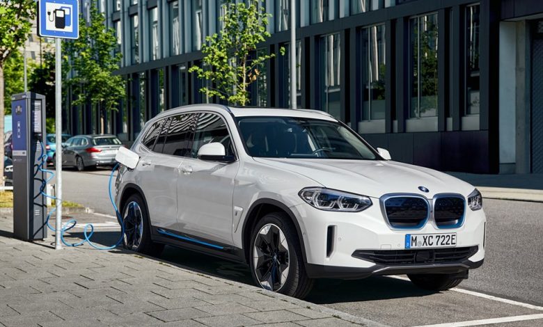 از جدید ترین خودروی برقی SUV بی ام و BMW iX3 رونمایی شد.